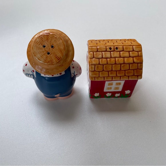 Farmer Pig & Barn Salt and Pepper Shaker - Picture 6 of 7